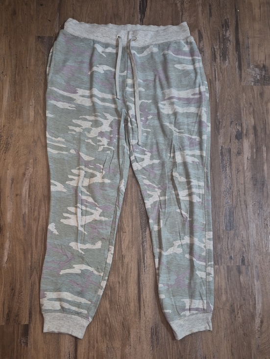 Thread & Supply Pants - NWOT Thread & Supply Women's Camoflauge Jogger Sweatpants. Medium
